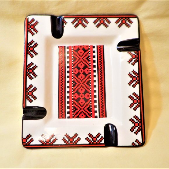 *** ASHTRAY *** UKRAINIAN Design - Picture 1 of 1